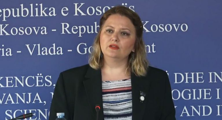 Jep dorëheqje zëvendësministrja e Arsimit