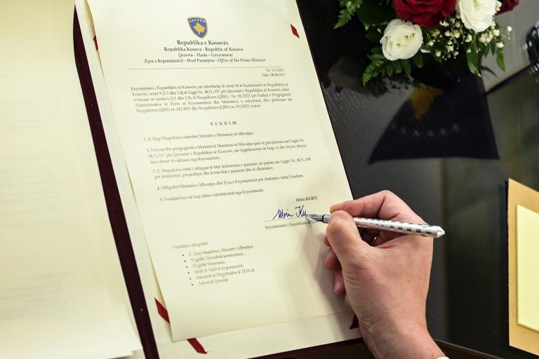 Kurti në vend të Mehajt e emëron Maqedoncin ministër të Mbrojtjes