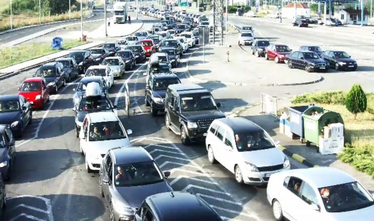 Deri në tre orë pritjet në Merdarë, kolona 800 metra