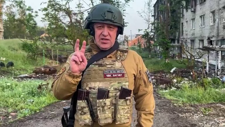 Shefi i grupit të mercenarëve “Wagner” vdes nga rrëzimi i aeroplanit në Rusi