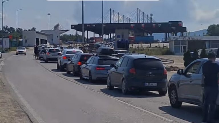 Mbi një orë pritjet në dalje të Merdares