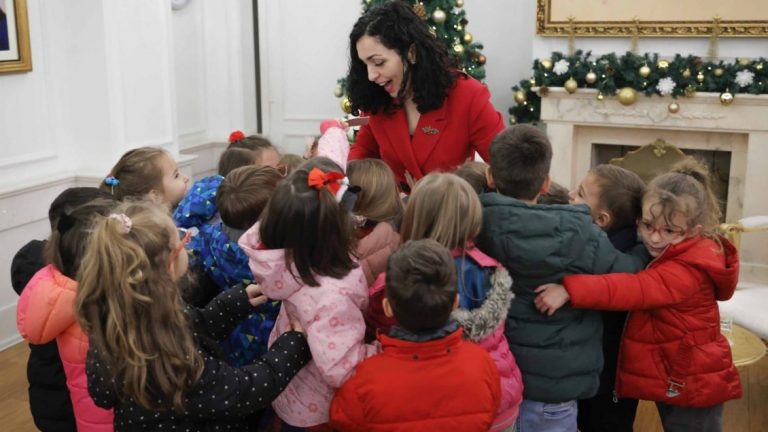 Presidentja Osmani nënshkruan Ligjin për edukimin në fëmijërinë e hershme