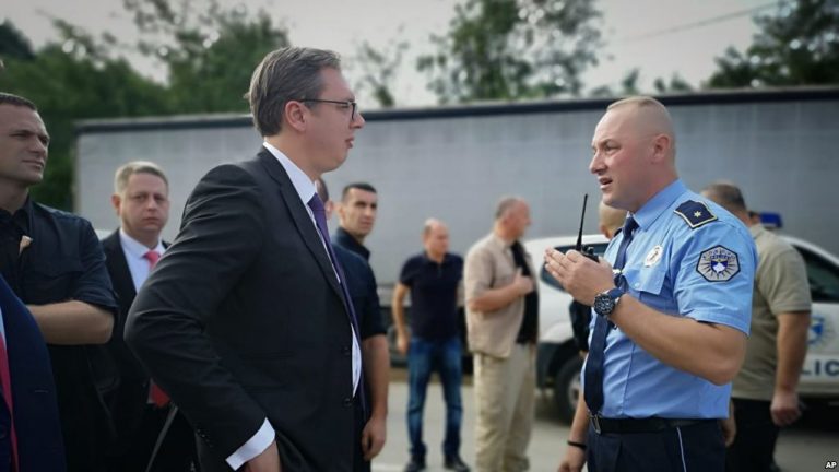 Vuçiqi paralajmëroi vizitë në Kosovë