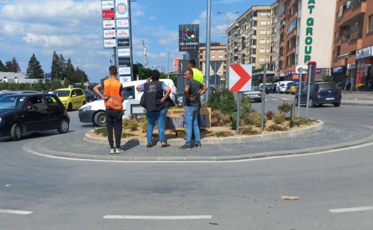 Inspektorati në Prizren, aksion për largimin e pengesave dhe reklamave nga disa pjesë të qytetit