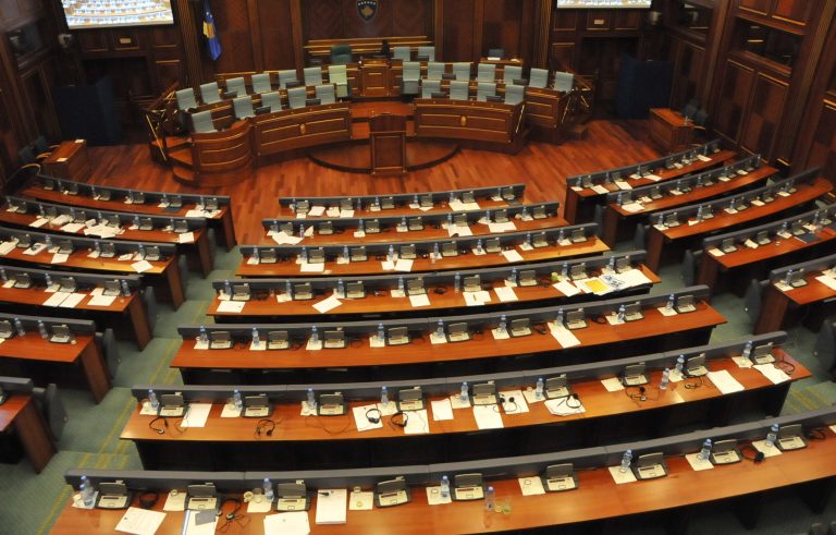 Kushtetuesja: Vetëm shumica e deputetëve serbë mund të propozojnë emra për nënkryetar