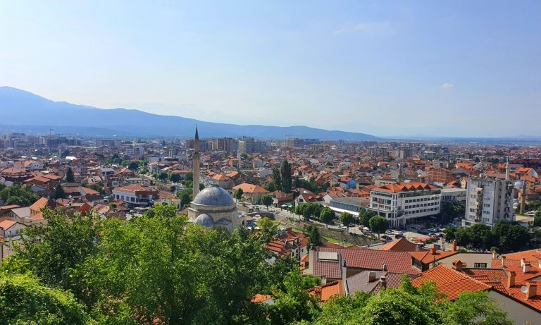 Moti sot kryesisht me diell, vende-vende parashihen reshje shiu