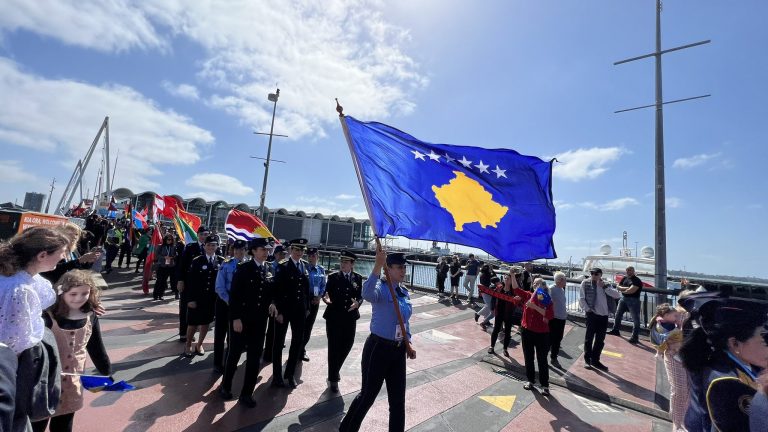 Policet e Kosovës parakalojnë në Paradën e Kombeve në Zelandë të Re