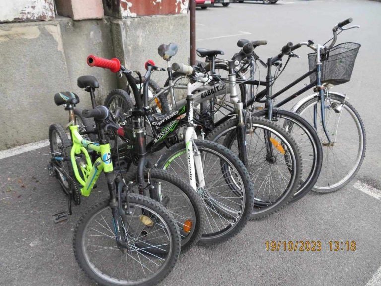 Hajnat që ua vodhën biçikletat qytetarëve gjenden në Polici, luten pronarët që të paraqiten për tërheqje