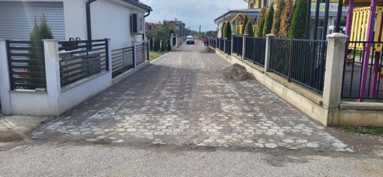 Në lagjen Arbana po vazhdon kubëzimi i 23 akseve rrugore