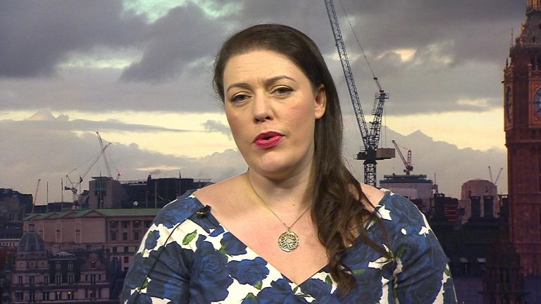 Deputetja britanike: Radoiçiqi e pranoi fajin për sulmin, ende s’ka pasoja për Serbinë