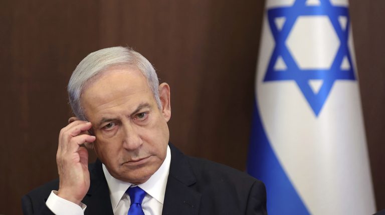 Helmohet kryeministri izraelit Benjamin Netanyahu