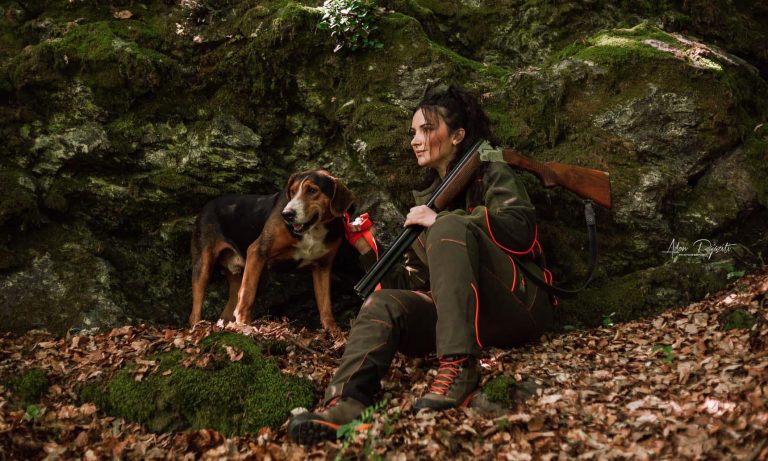 Njihuni me gjuetaren e parë femër në Kosovë, Evelina Ajazaj, me prejardhje nga Zhuri