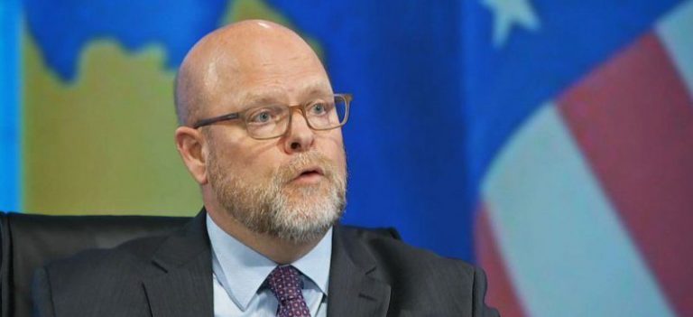 “Jo diçka më pak” – Ambasadori amerikan i prerë kur flet për dialogun: Është një sfidë që duhet tejkaluar