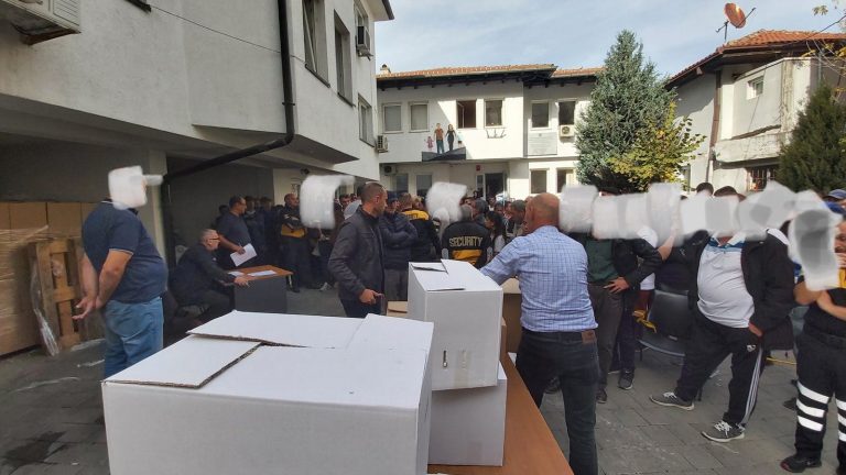 Shpërndahen pako ushqimore për 900 familje në nevojë nga komuna e Prizrenit
