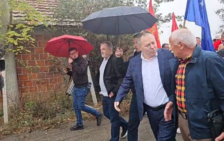 Emocione të forta në Drenicë: Hysni Gucati arrin si i lirë në shtëpinë e tij