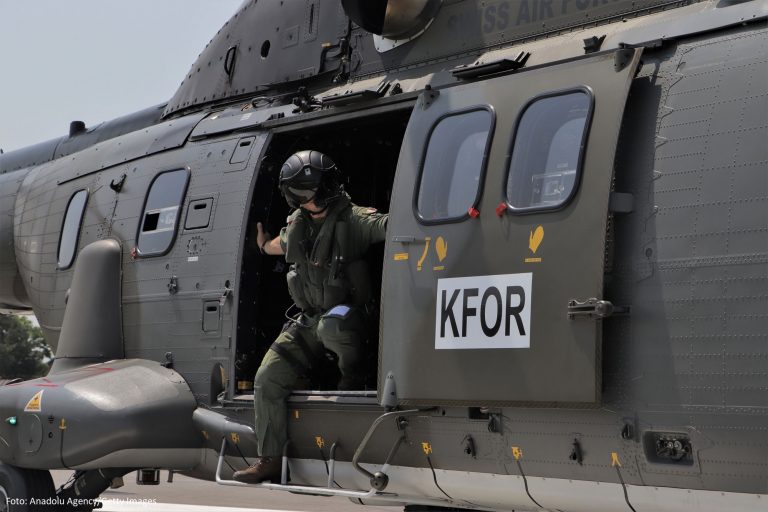 “Kërcënimet” e Vuçiqit, KFOR: Çelësi i sigurisë së qëndrueshme është shmangia e veprimeve që sjellin tensione