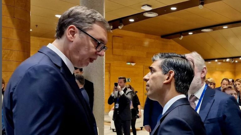 Kryeministri britanez do t’i bëjë presion Vuçiqit për agresionin në Kosovë