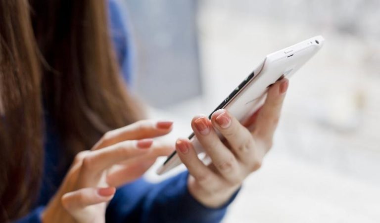 Meta, TikTok dhe YouTube përballen me gjyq historik për krijim të qëllimshëm varësie te fëmijët