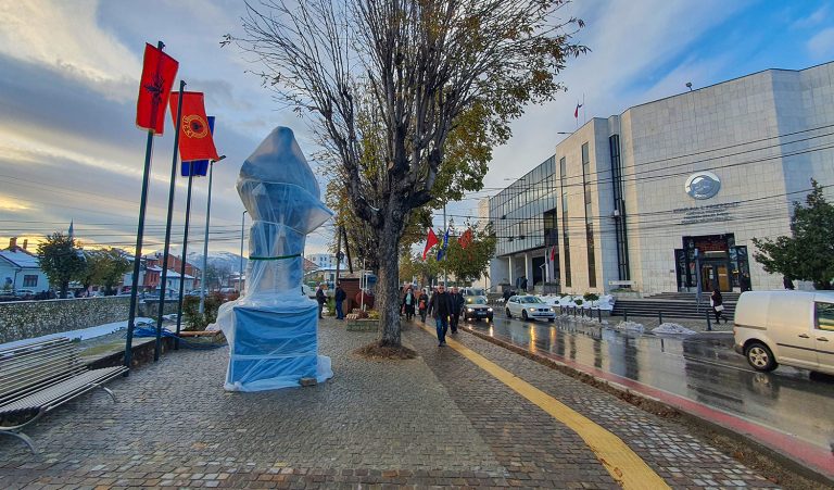 Nesër në Prizren përurohet shtatorja e heroit Agim Shala