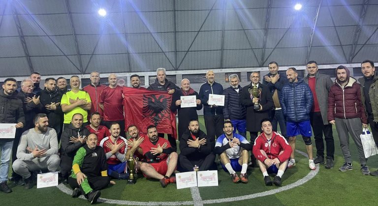 Ekipi i QK “11 marsi”, shpallet fitues i turneut në futboll të vogël për mësimdhënës në Prizren