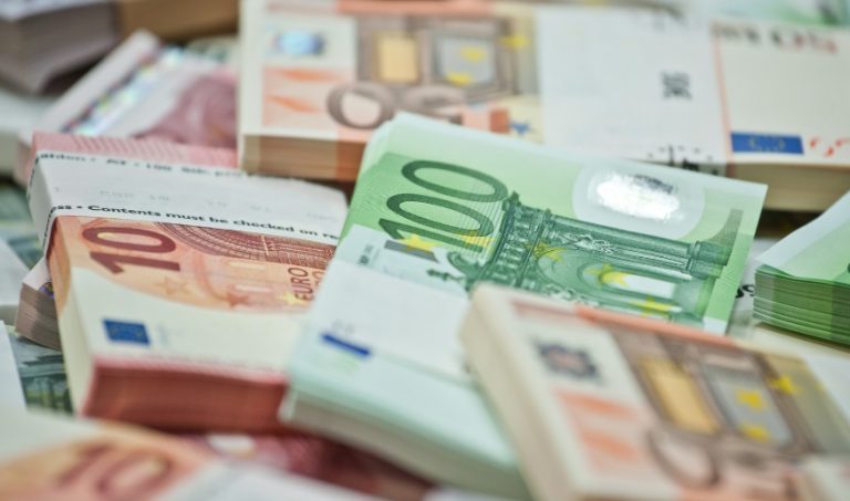 Dogana e Kosovës arrin rekorde të reja: Mbledhin të hyra që tejkalojnë 500 milionë euro