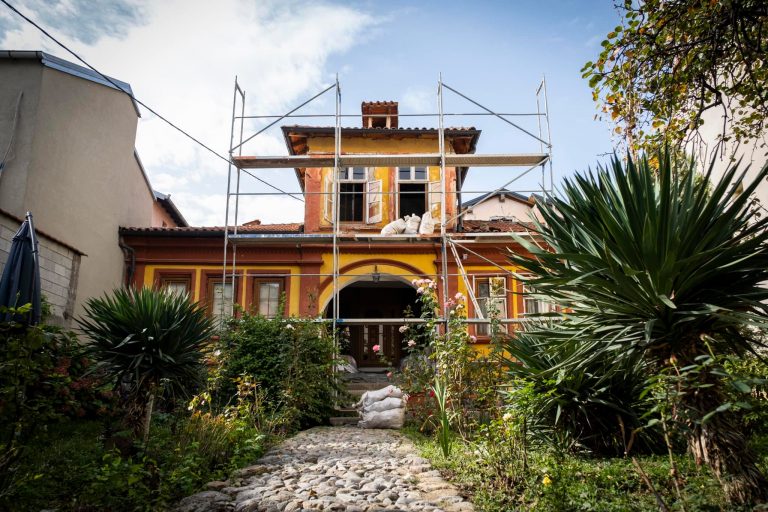 Fillon restaurimi i shtëpisë së familjes Kirajtani, e ndërtuar në shekullin XIX