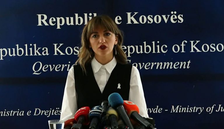 Ministrja Haxhiu pas rastit në Graçanicë: Vrasjet e grave, realitet i frikshëm