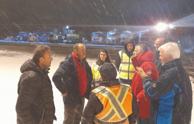 Durmishi publikoi fotografi të rrugëve: Të gjitha rrugët të kalueshme