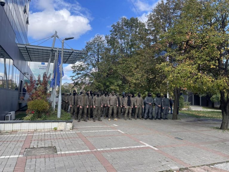 “Me maska dhe uniforma”, nis protesta e njësisë më speciale të Policisë (FIT) para Qeverisë!