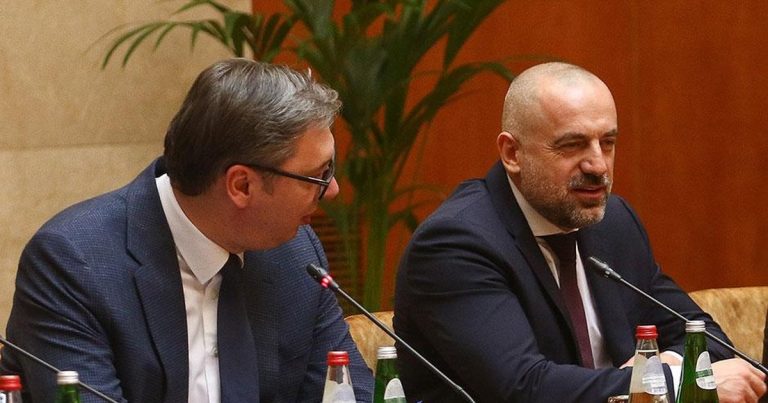 A po përmbysen Radojçiq e Vuçiq? Eksperti i sigurisë paralajmëron përçarje në Serbi