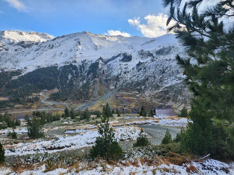 Gjendet i vdekur një çift në bjeshkët e Junikut