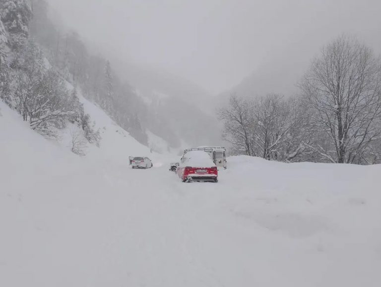 Bora bllokon Brezovicën, kërkohet të shmangen vizitat në qendrën e skijimit