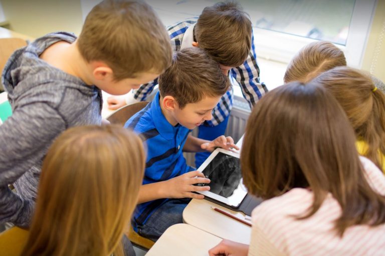 Fenomeni i vetlëndimeve të nxënseve në TikTok, MASHT u shkruan shkresë komunave