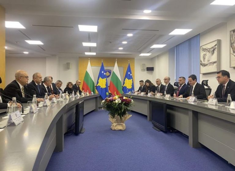 Kurti takohet me presidentin bullgar, Rumen Radev