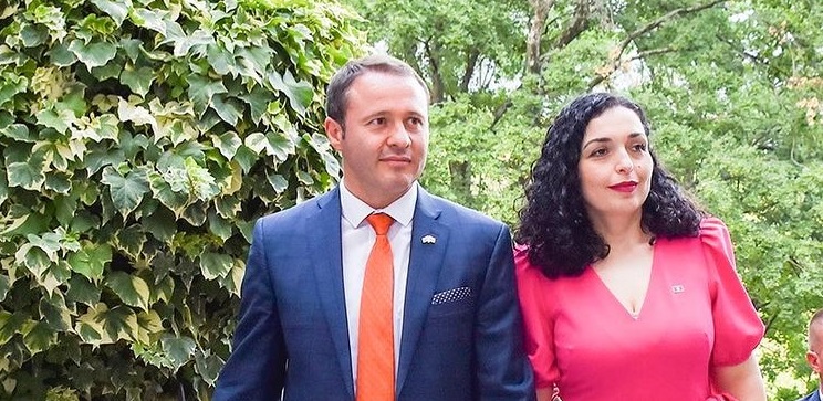 Osmani lavdërohet nga burri i saj: I theu të gjitha rekordet