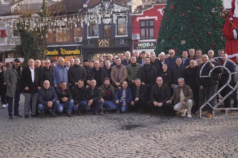 Për nder të Ditës së Veteranëve të UÇK-së, Totaj takoi sot veteranët, invalidët e luftës dhe familjarë të dëshmorëve