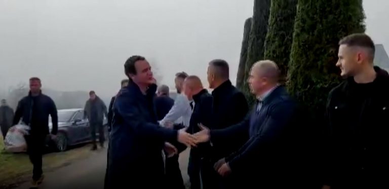 Në ditën e fundit të vitit, Kurti e viziton familjen e Afrim Bunjakut