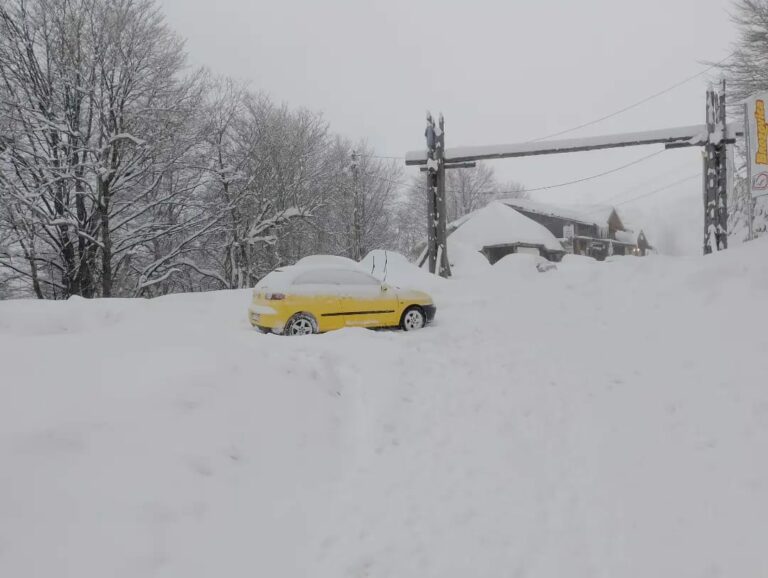 Lirohet rruga për qarkullimin e automjeteve në drejtim të Qendrës së Skijimit në Brezovicë