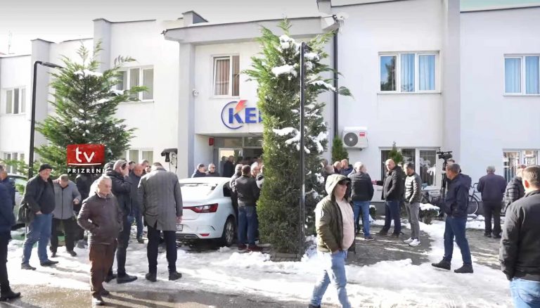Telashe me rrymën, të martën protestojnë banorët e disa fshatrave pranë zyreve të KEDS-it