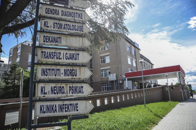 Humb jetën në QKUK një grua nga Graçanica, pas lëndimeve të rënda që ia shkaktoi bashkëshorti i saj para dy ditësh