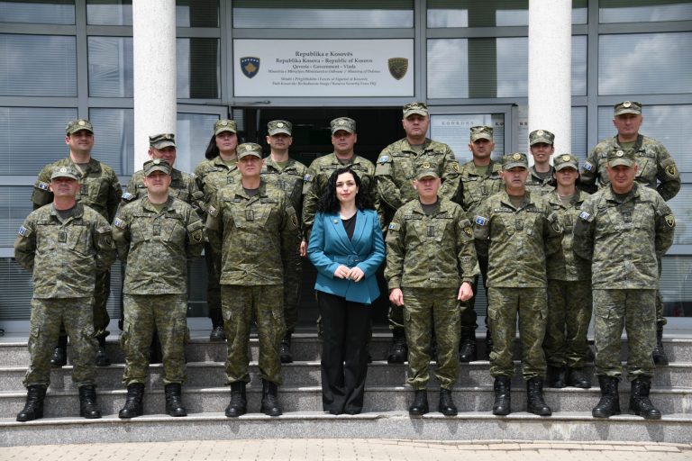 Osmani, ushtarëve të rinj: Jam krenare që jeni trashëgimtarë të Ushtrisë Çlirimtare të Kosovës