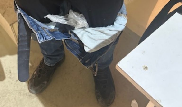 Policia në Vërmicë i gjen lëndë narkotike të fshehur në trup 41-vjeçarit