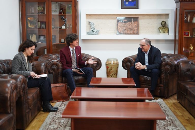 Kryetari Totaj ka takuar sot Zyrtarin Politik të Ambasadës së SHBA-ve në Prishtinë, Dominic P. McIntyre