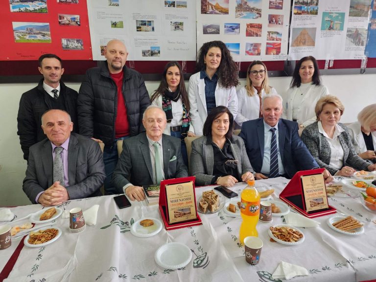 Pensionohen Salajdin dhe Kadri Badallaj, profesor të shkollës “Ymer Prizreni” në Prizren