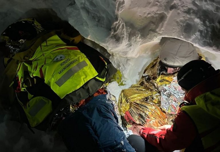 Ekipi i shpëtimit malor shpëton dy turistë zviceranë në Kukës, u goditën nga orteku