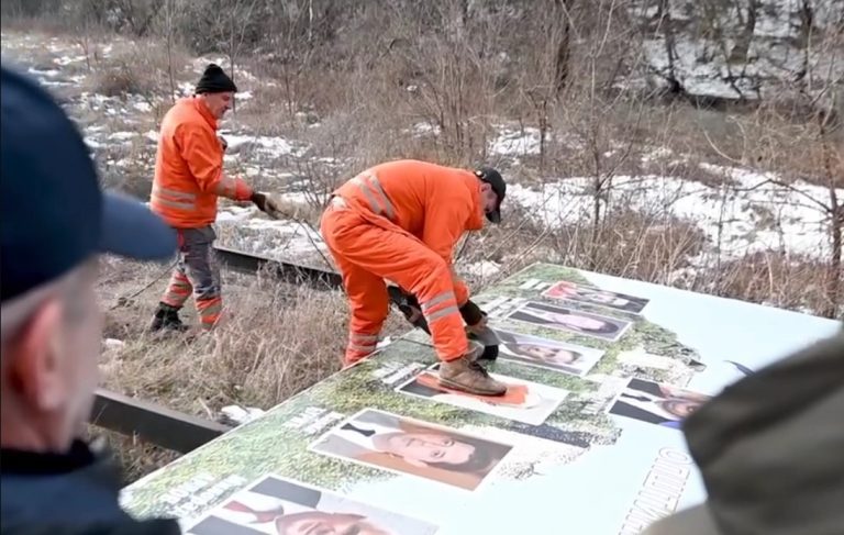Hiqet bilbordi ilegal në Zveçan, Sveçla: Simboli i vetëm i Serbisë në Kosovë do të jetë ambasada