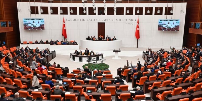 Parlamenti turk miraton anëtarësimin e Suedisë në NATO