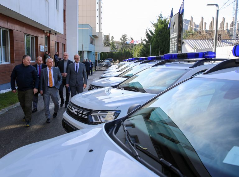 Policia merr donacion vetura dhe pajisje teknologjike nga Gjermania