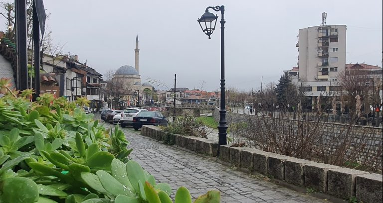 Sot mot me diell dhe vranësira