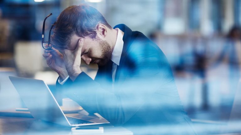 Stresi në moshë të re rrit rrezikun e sëmundjeve të zemrës